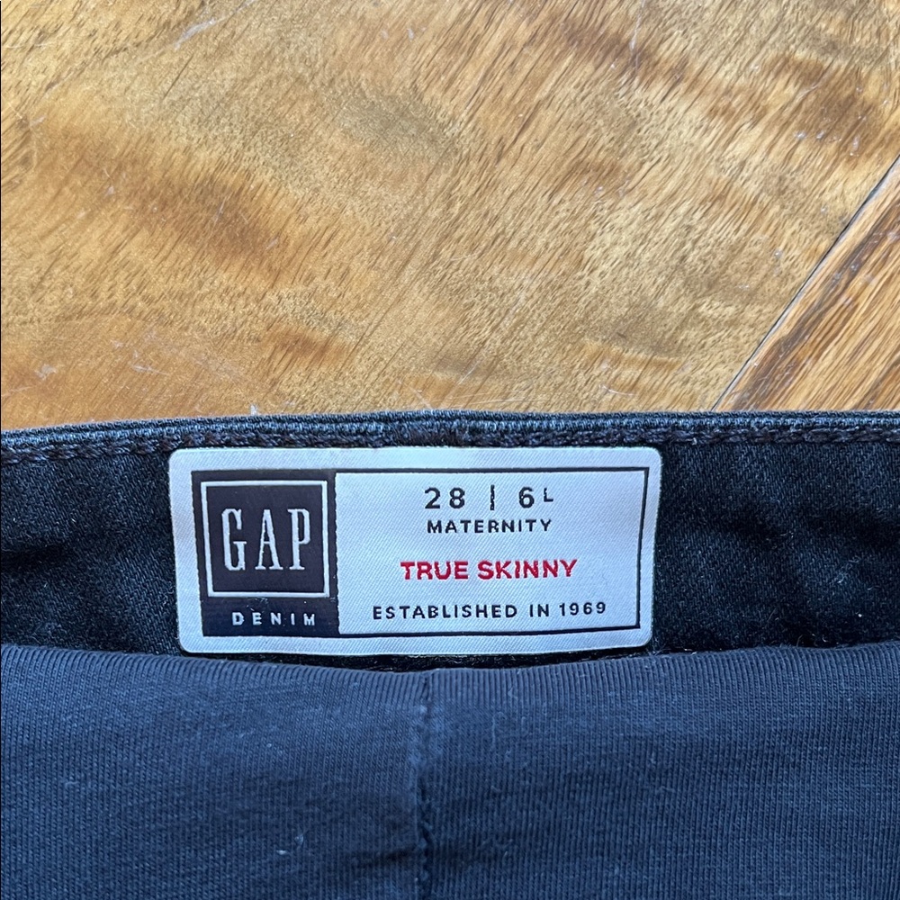 GAP True Skinny Maternity Jeans in Black - Picture 2 of 5